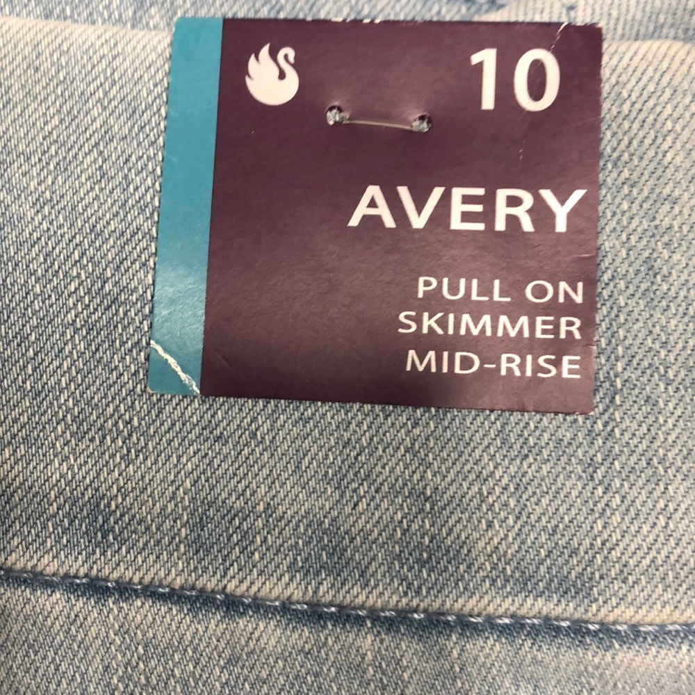 2 Pairs Gloria Vanderbilt Avery Pull On Skimmer Jeans - Picture 3 of 6